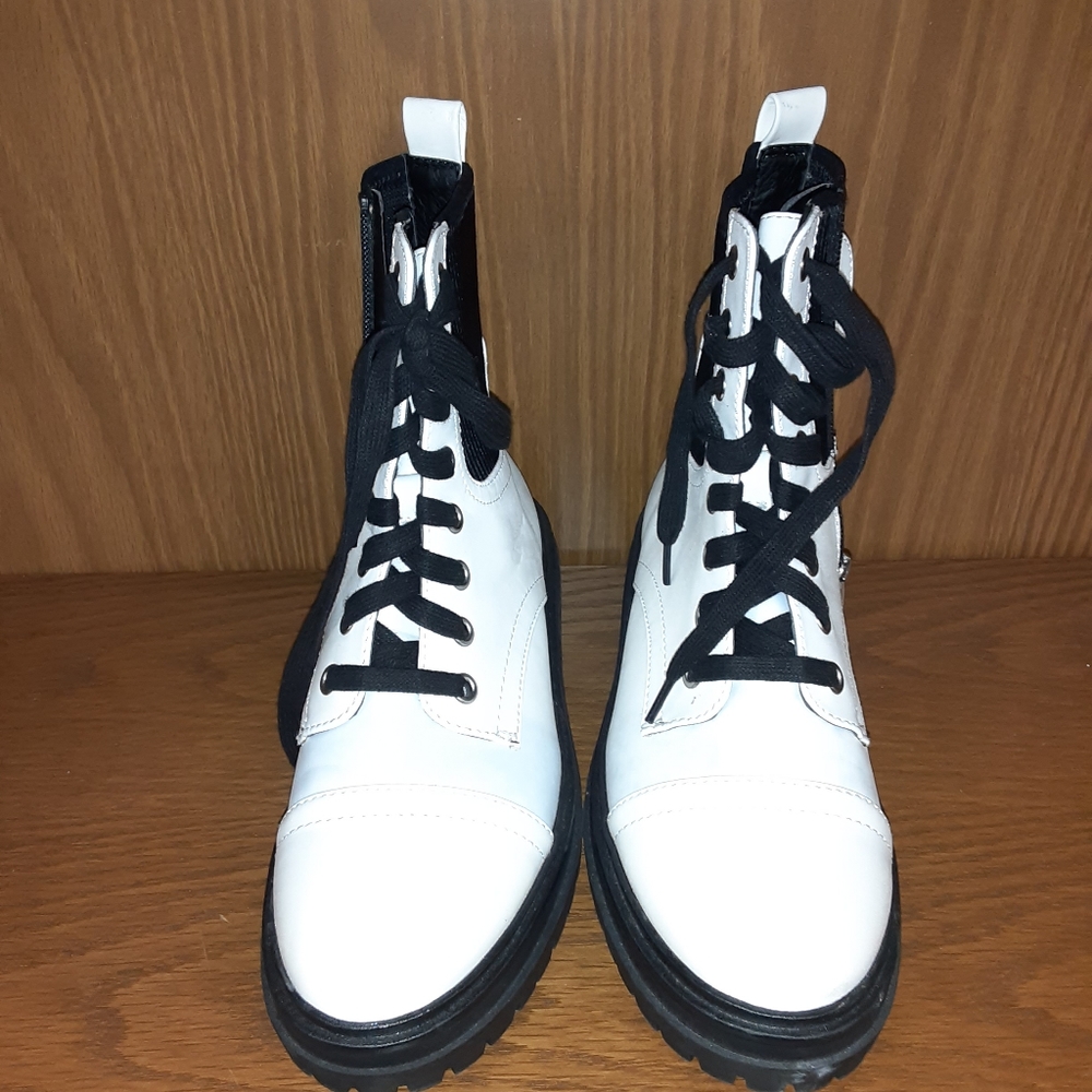 Sam Eldeman Circus White SZ:5.5M Ankle Boots Classic Back to School FALL OUTFIT!